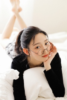 乐橙酒店大学生年情侣,校园甜蜜邂逅,情侣共度青春时光